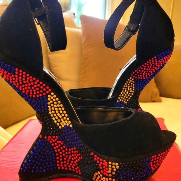 Dollhouse Platforms Curved Wedge Heels - Picture 2 of 6